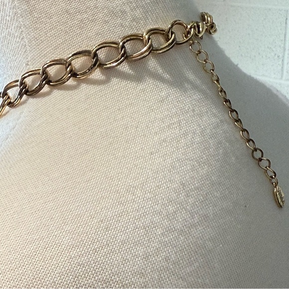 Bold chunky Gold Statement Necklace from Lucia - Picture 4 of 4